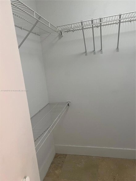 Building Photo - 1401 SW 22nd St