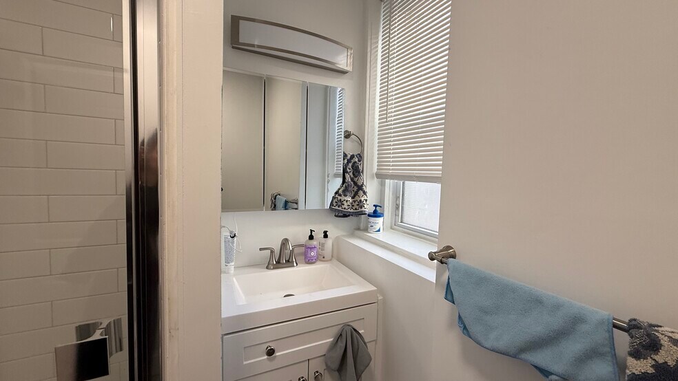 Building Photo - 199 Park Dr