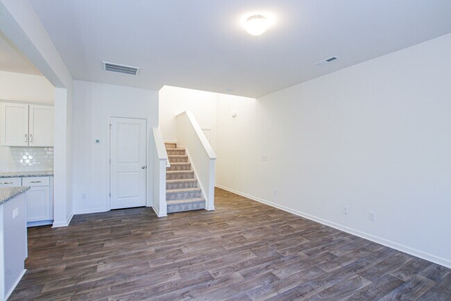 Building Photo - 3BD/2.5 Bath Townhome in Midland Wyntree C...
