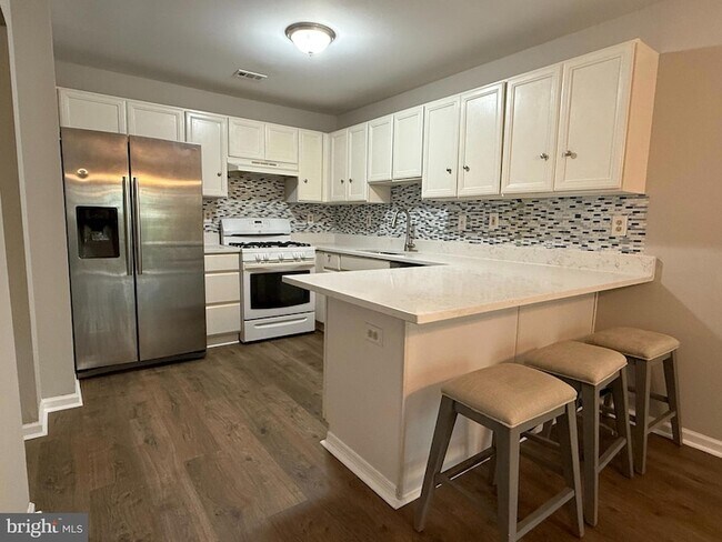Building Photo - 155 Weybridge Dr
