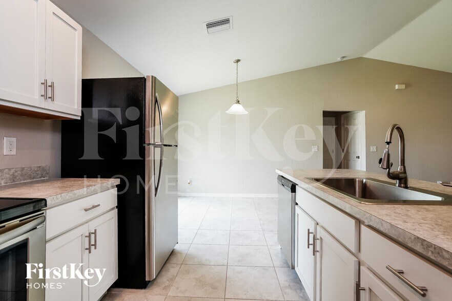 Building Photo - 1113 NW 1st Ave