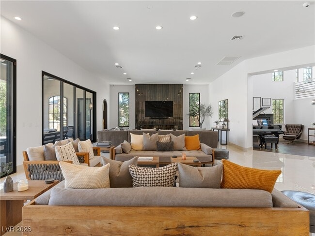 Building Photo - 190 Inveraray Ct