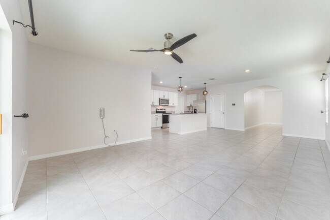 Building Photo - "Spacious 5-Bed Oasis located in SouthShore Bay!