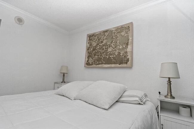 Building Photo - 1880 S Ocean Dr