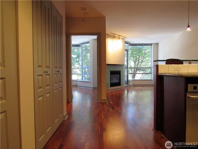 Building Photo - 1Bd/1Ba Seattle Condo