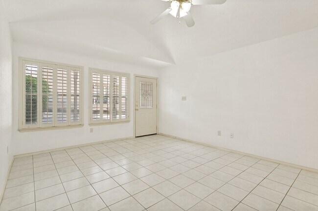 Building Photo - 2-BEDROOM, 2.5-BATHROOM DUPLEX/CONDOMINIUM IN TERRELL HEIGHTS