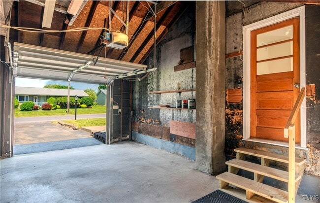 Building Photo - 202 Fairway Dr