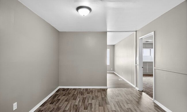 Building Photo - E 47th St