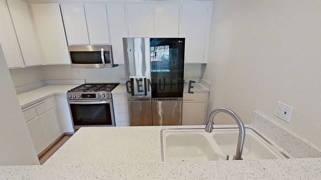 Building Photo - $500 off 1st Month ! 1 Bedroom ~ Live in t...