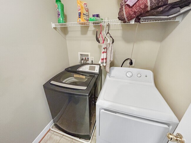 Building Photo - 14020 Seneca Ridge Dr