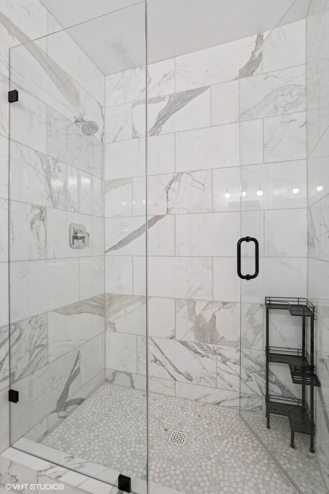 Building Photo - 426 N Noble St