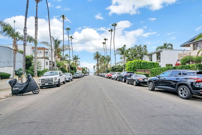 Building Photo - 425 Bonair St