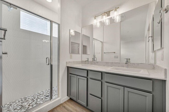 Building Photo - 557 California Ave