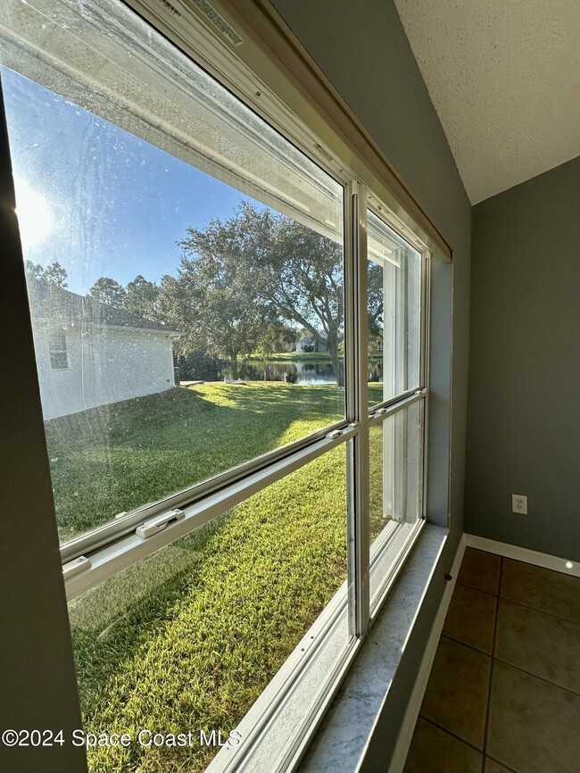 Building Photo - 2461 Stratford Pointe Dr