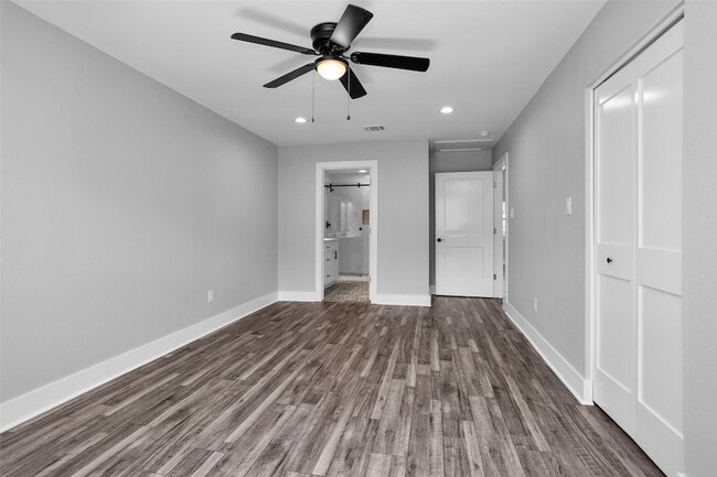 Building Photo - 101 April Point Pl