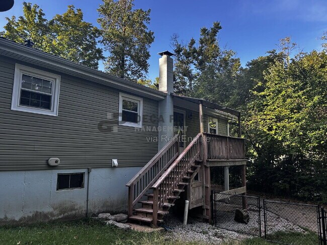 Building Photo - 2166 Bryan Dr