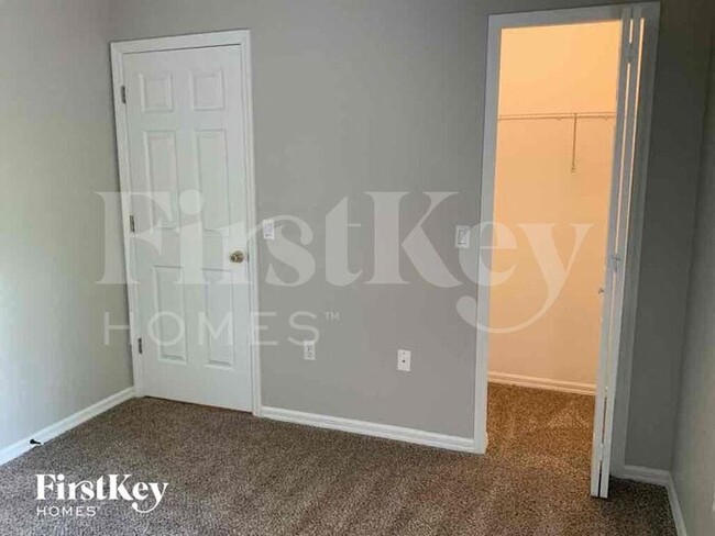 Building Photo - 3031 Hallow Dr