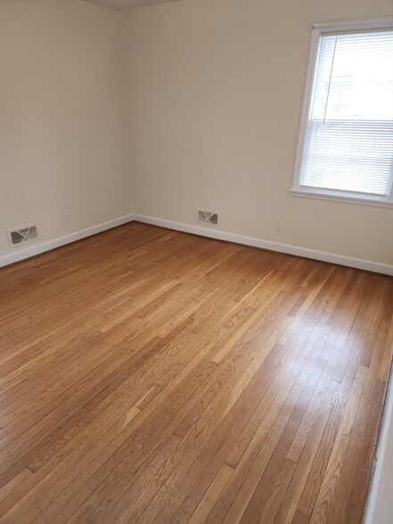 Building Photo - 3843 Plantation Rd NE