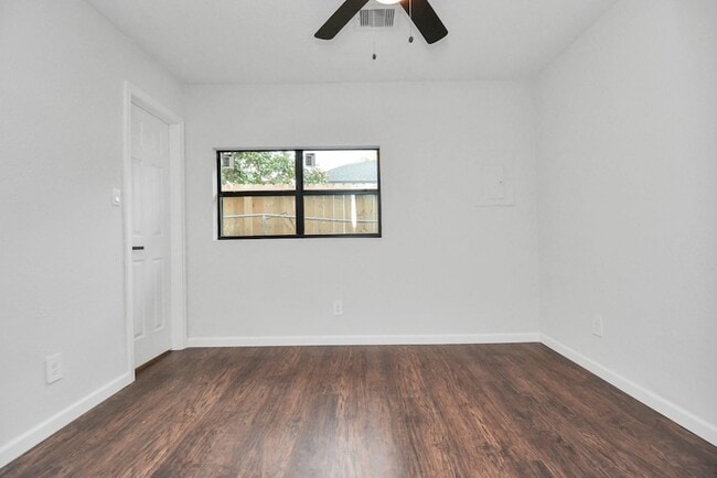 Building Photo - 262 1/2 De Boll Street Unit