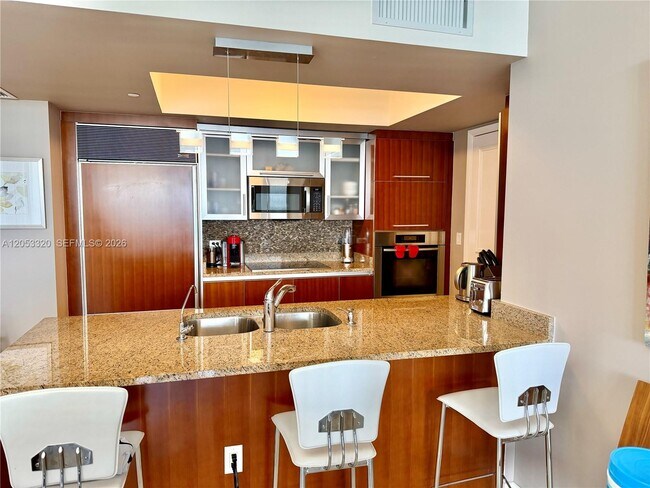 Building Photo - 17201 Collins Ave