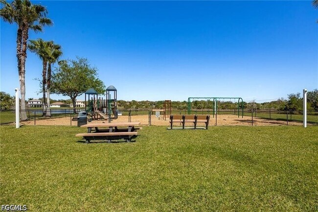 Building Photo - 12074 Country Day Cir