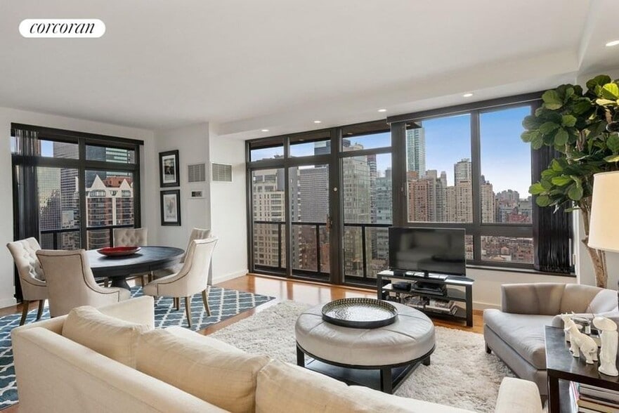 Building Photo - 100 United Nations Plaza