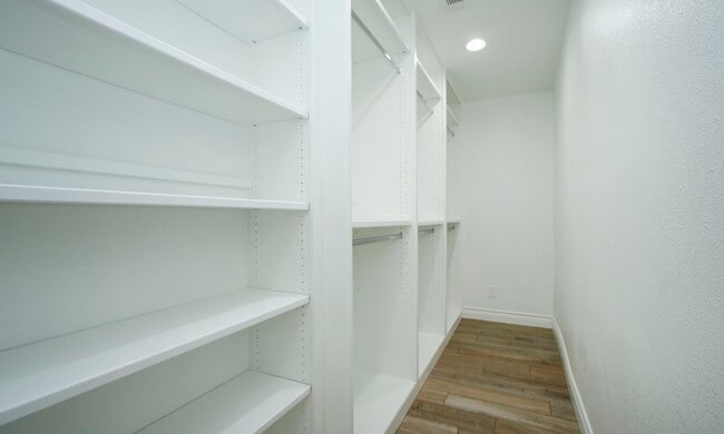 Building Photo - 14535 Diamondhead N
