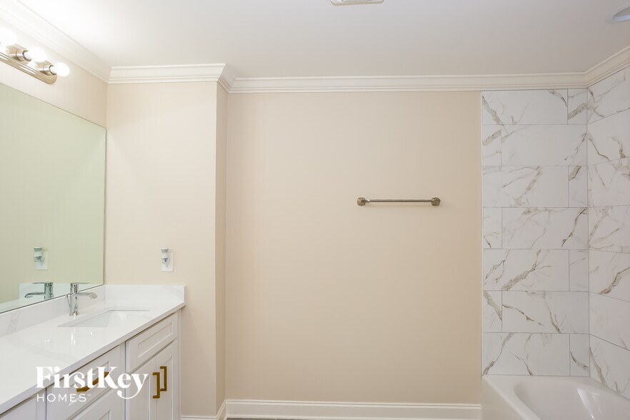 Building Photo - 1254 Pless St NW