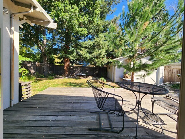Building Photo - Charming Single Family Home in Downtown Palo Alto Available Now!