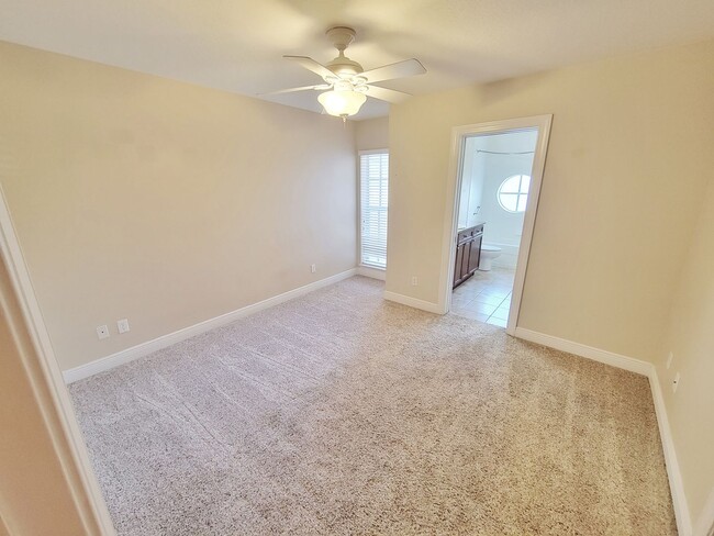 Building Photo - 3 Bedroom 2.5 Bath Townhome in North St. P...