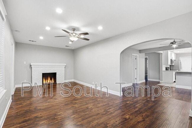 Building Photo - 203 W Emma St