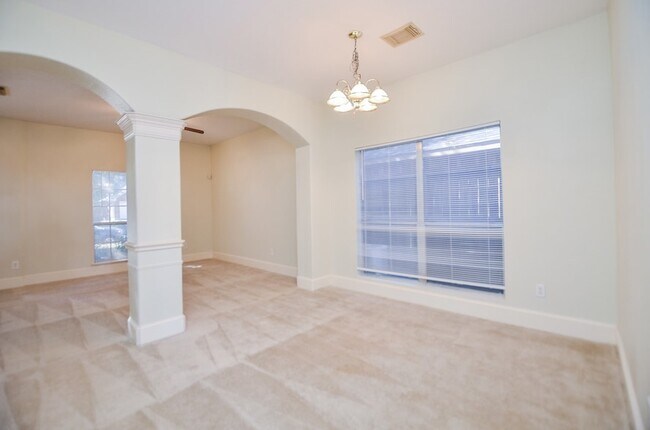 Building Photo - 21210 Woodland Green Dr