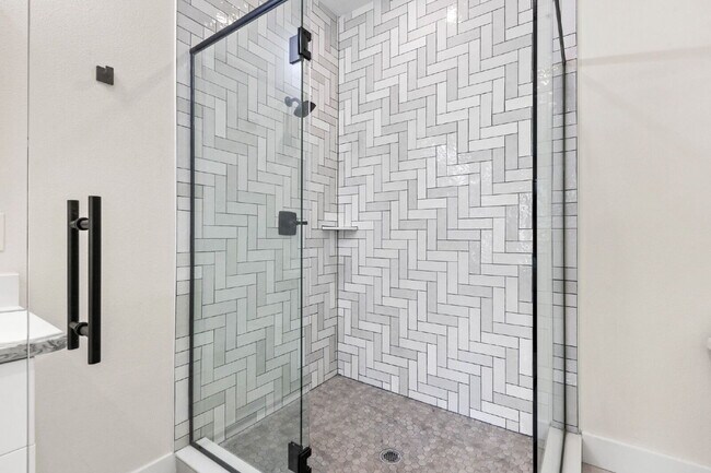 Building Photo - 3 Bedroom Townhouse in Tampa Heights