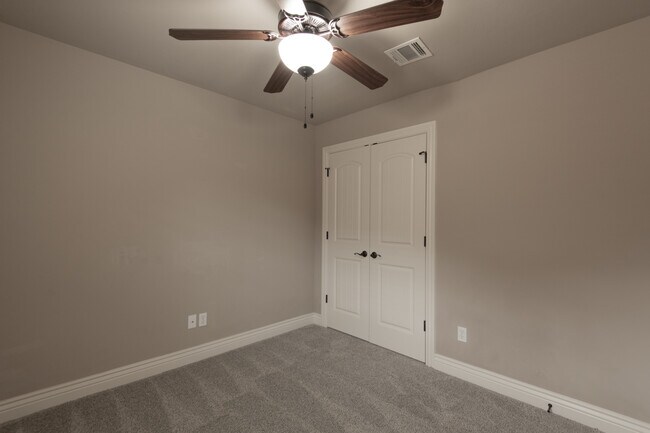 Building Photo - 2124 New Brook Dr