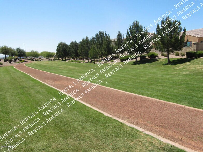 Building Photo - 935 E Blue Spruce Ln