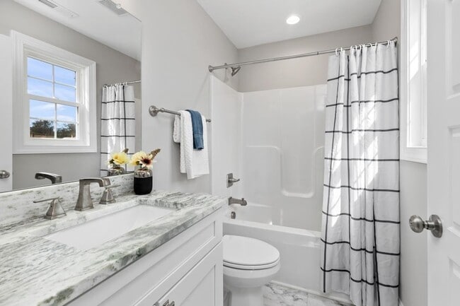 Building Photo - 1013 B St