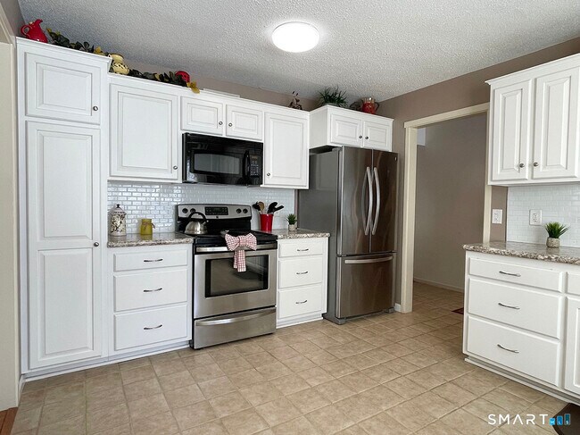 Building Photo - 6 Heritage Crest Dr