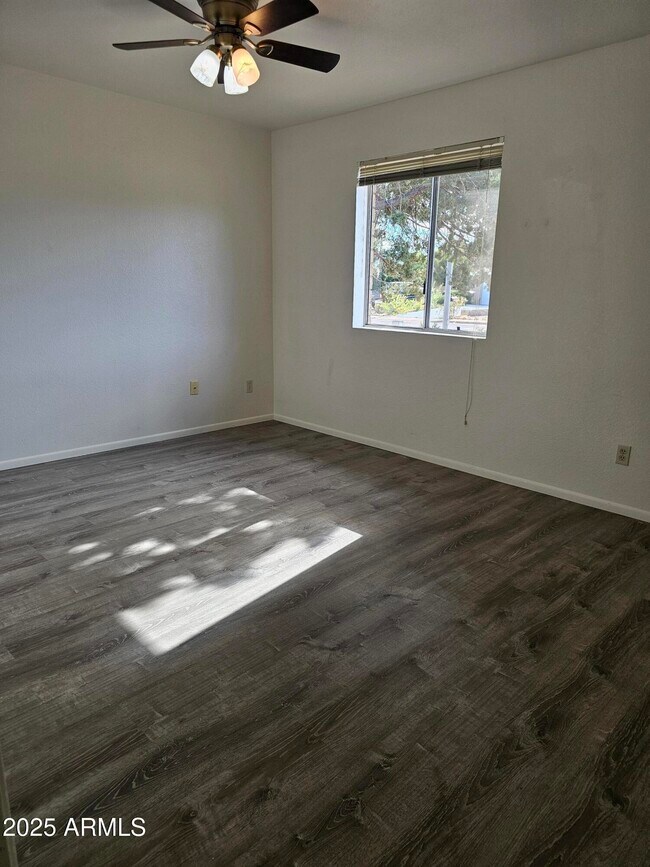 Building Photo - 2131 E Foothills Dr