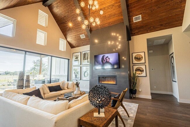 Building Photo - 217 Northcrest Dr