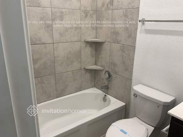 Building Photo - 502 Pecan Landing Ln