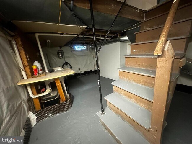 Building Photo - 315 N Holly St