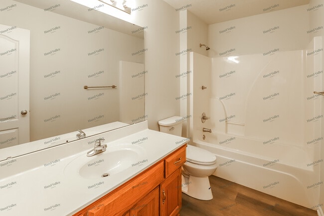 Building Photo - 9735 N Willow Ave