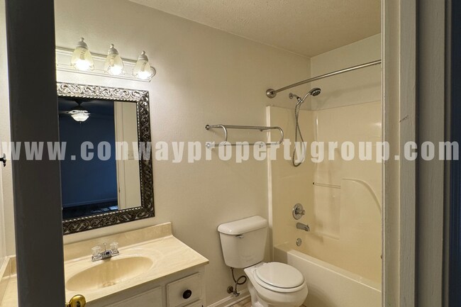 Building Photo - 96 Donna Kay Dr