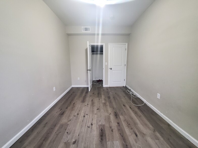 122 Wade St 13 - 126 Wade St