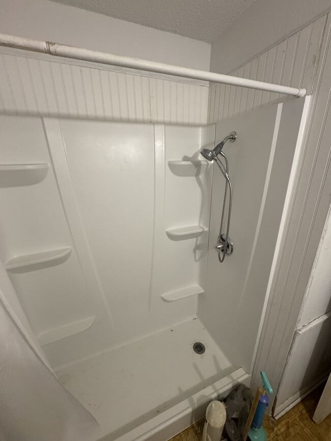 Building Photo - In Town 3 Bedroom 1 Bath House