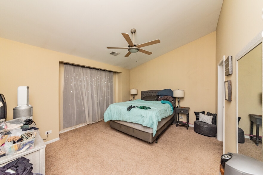 Building Photo - 551 George St