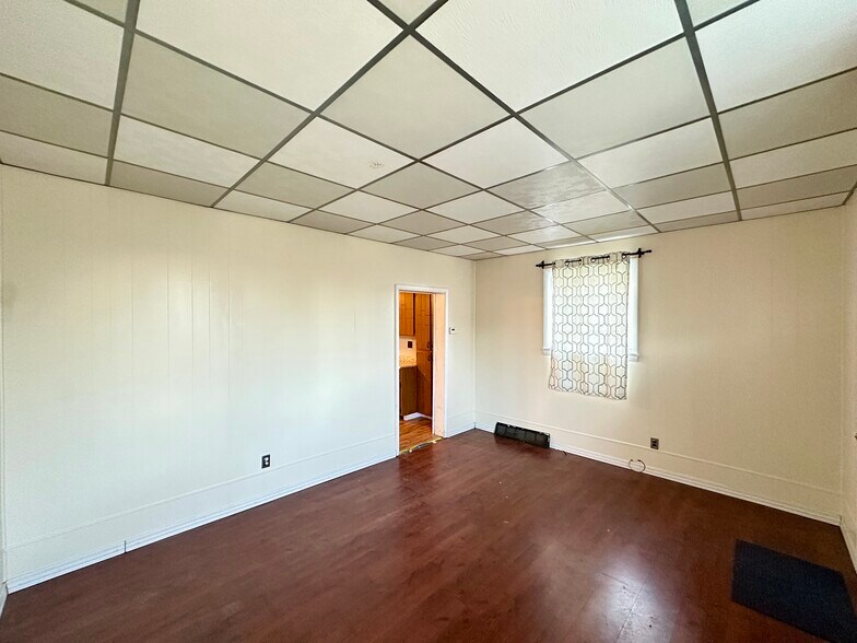 Building Photo - 105 W Chartes St