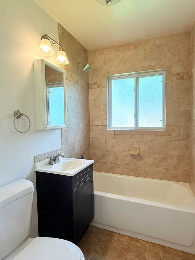 Building Photo - Welcome to University Hills!!  Perfect 3 B...