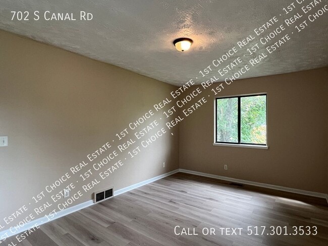 Building Photo - 702 S Canal Rd