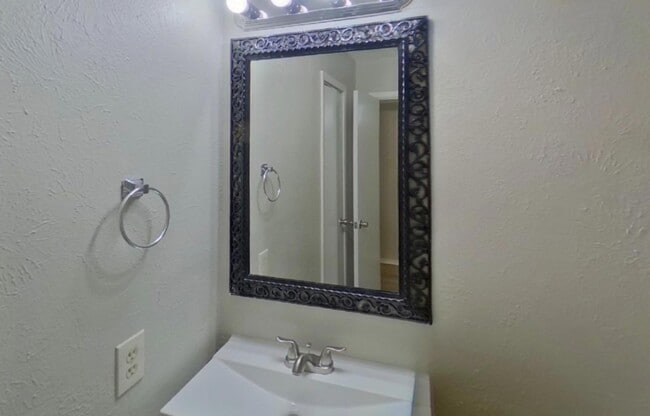 Building Photo - Thoughtfully Designed 3-Bedroom Home for Modern Living